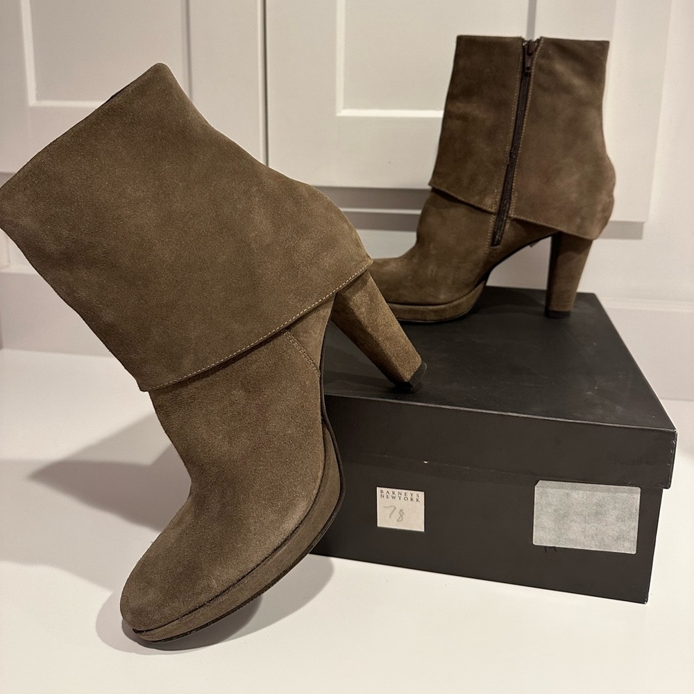 New in box. Barney’s New York leather boots. Size 40. Made in Italy